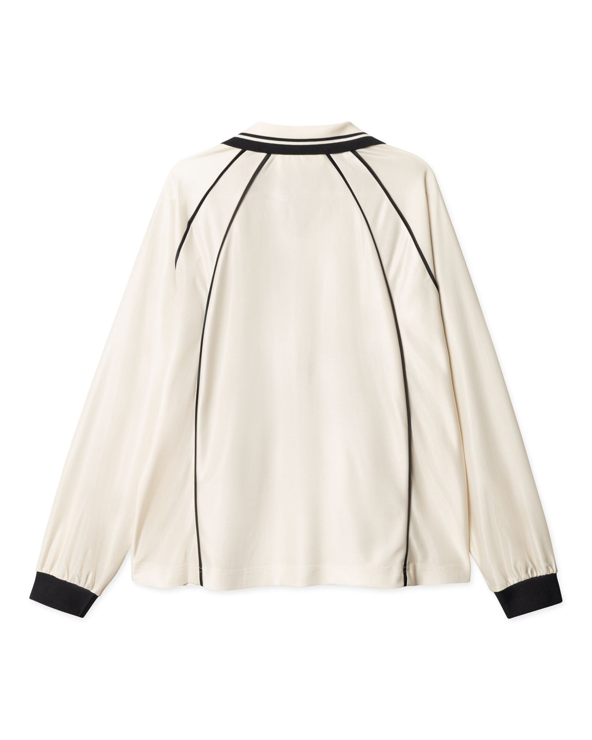 achterkant van de polo met raglan mouwen en zwarte piping details