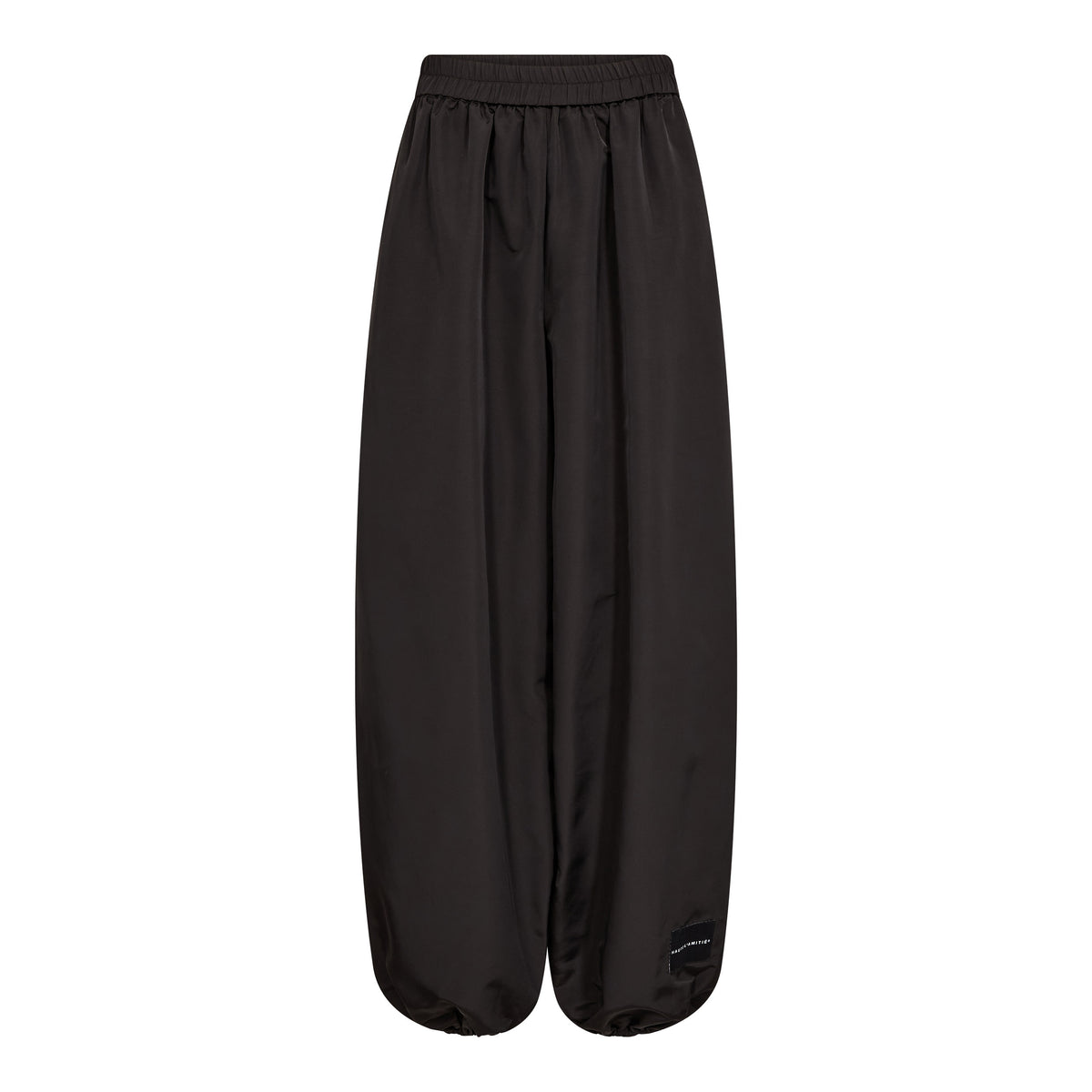 flatlay van de thalia harem tall pant black met pofmouw-effect onderaan