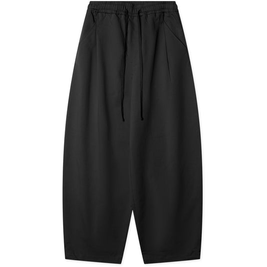 woodbird gaia pants black, flatlay vooraanzicht met trekkoord en zakken