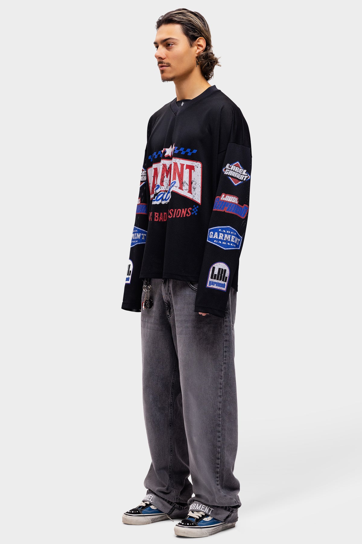zijkant van no rules jersey black, print op mouwen duidelijk zichtbaar