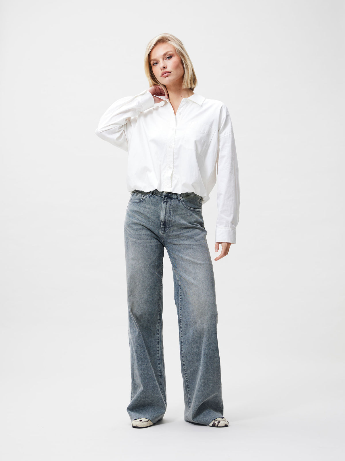 Catwalk Junkie - Tuck in blouse white