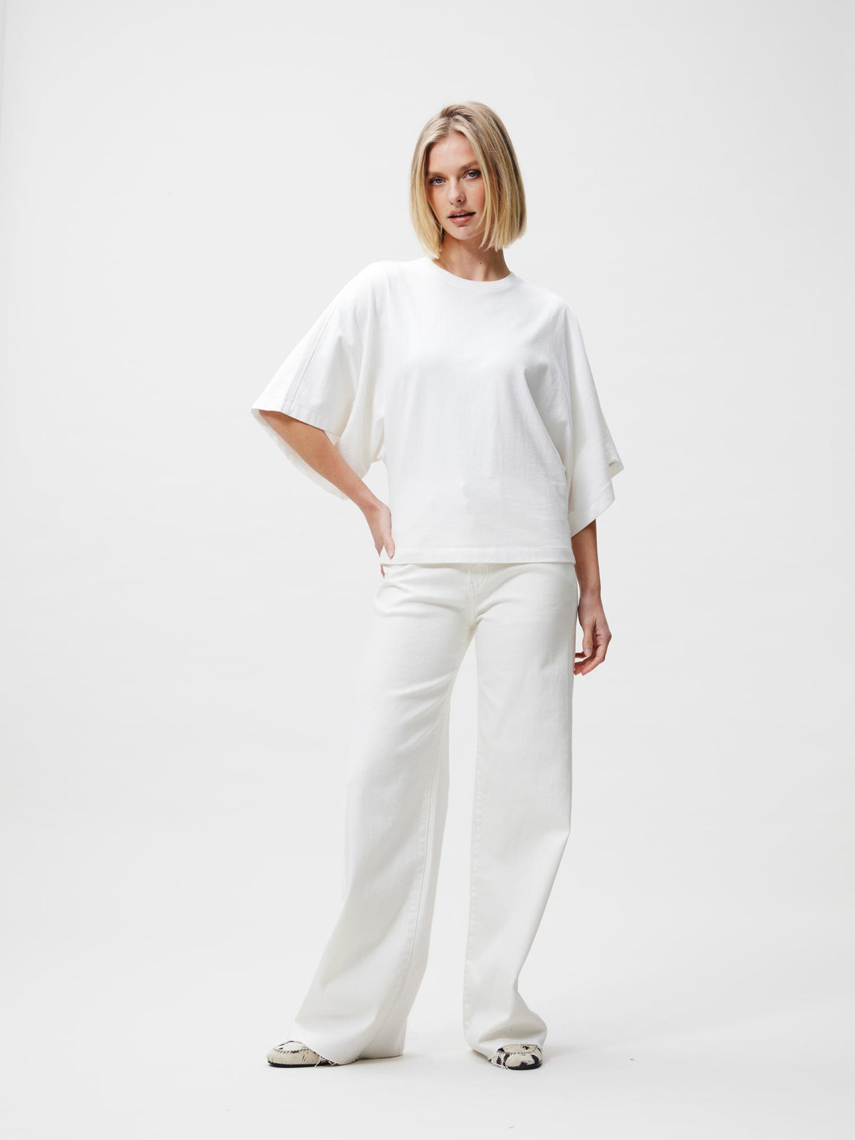 Catwalk Junkie - batwing sleeve t-shirt off white