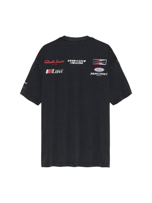 flatlay achterkant van het t-shirt met logo's en racing-print, dark grey