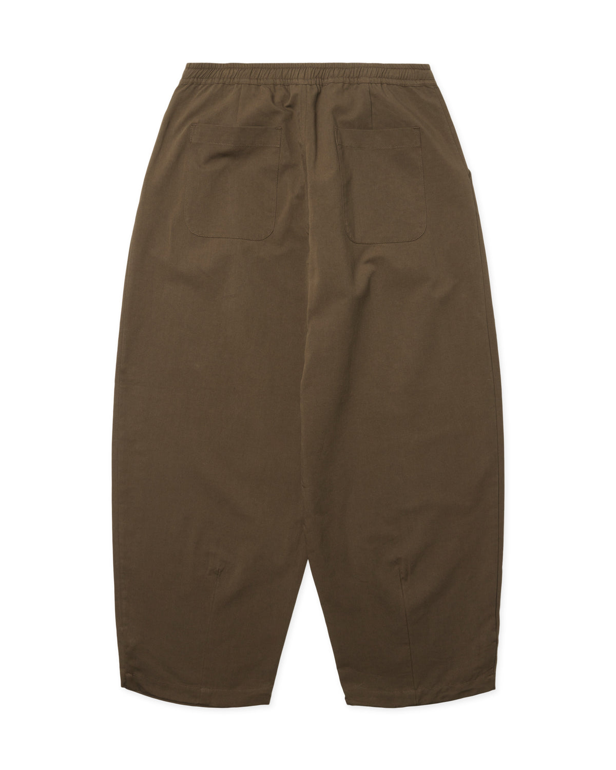 achterkant van de barrel broek met twee opgezette zakken