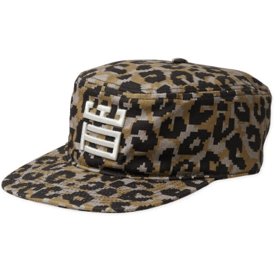 woodbird pillbox cap in leopard print met wit logo, zijaanzicht