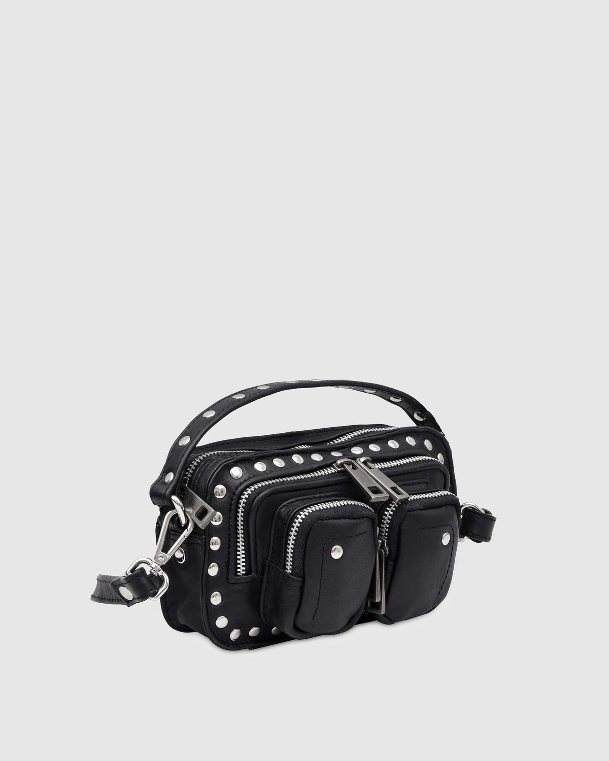 zijaanzicht van de helena pure disco black tas met studs en handvat