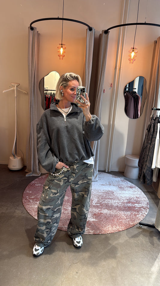 Baggy camo jeans