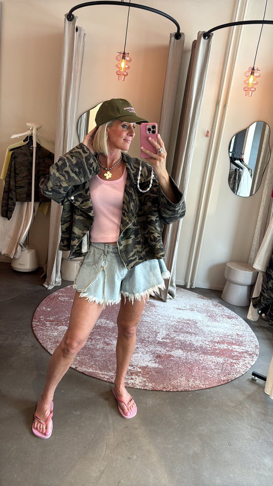 Ultra-short light denim
