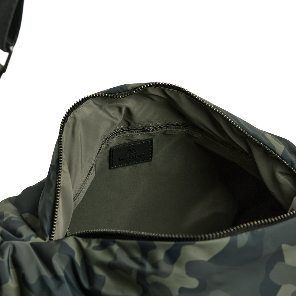 detail van binnenvak en markberg label in de alpine bag camo