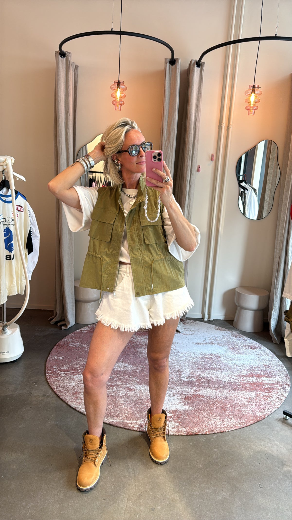 studio gilet parachute green van studio collection, spiegelselfie in de paskamer