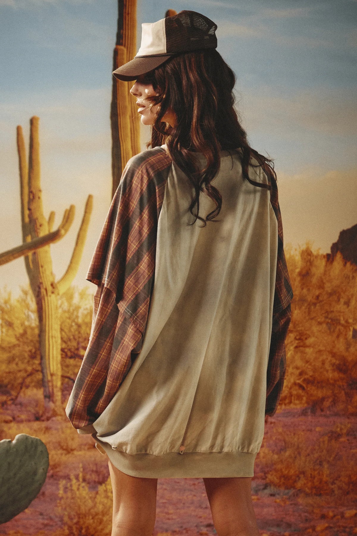 achterkant van de vintage roadhouse tee, oversized vintage-wash body in beeld